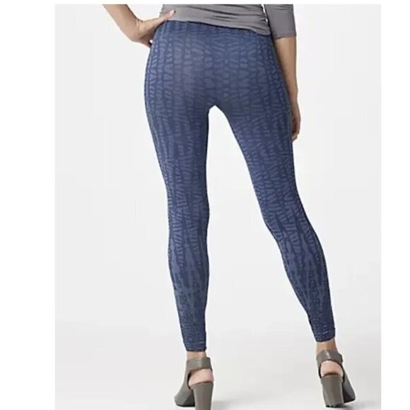 Spanx Look at Me Now Seamless Indigo Geo Leggings - Picture 8 of 8